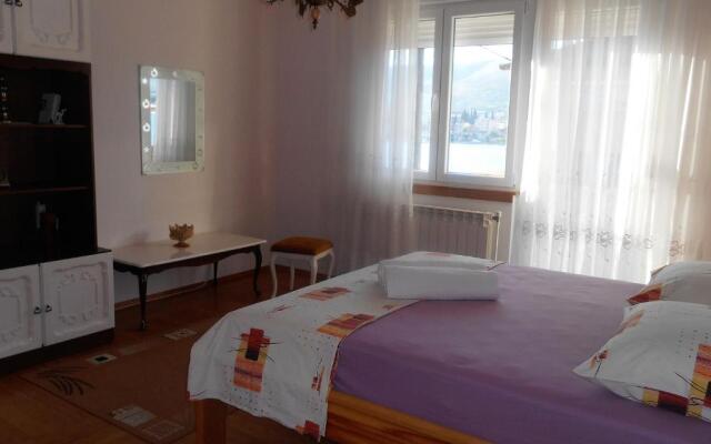 Apartments Brešan