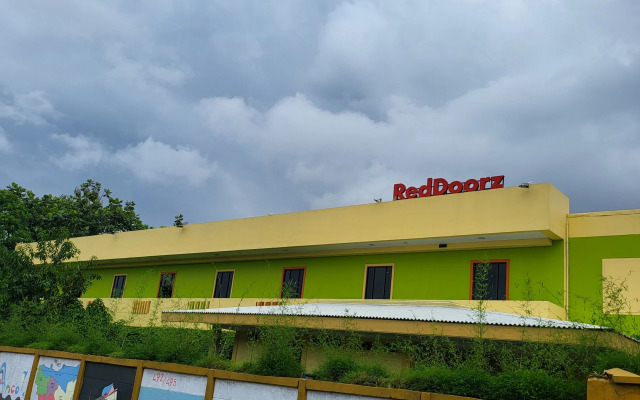 RedDoorz Plus near Ancol