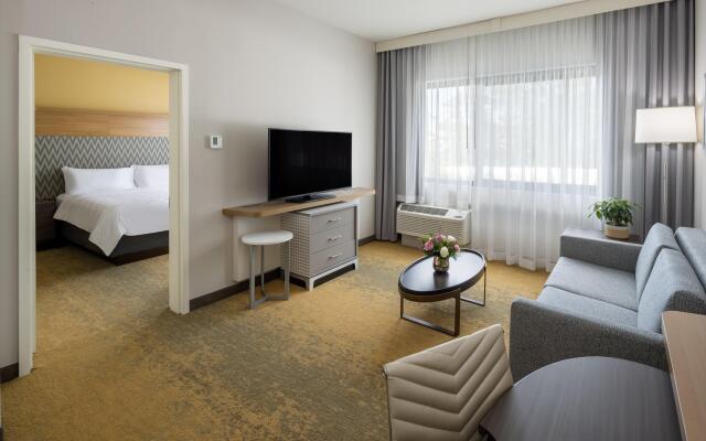 Holiday Inn Long Island-Islip Arpt East by IHG