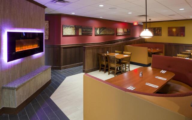 Holiday Inn Express & Suites Willmar by IHG