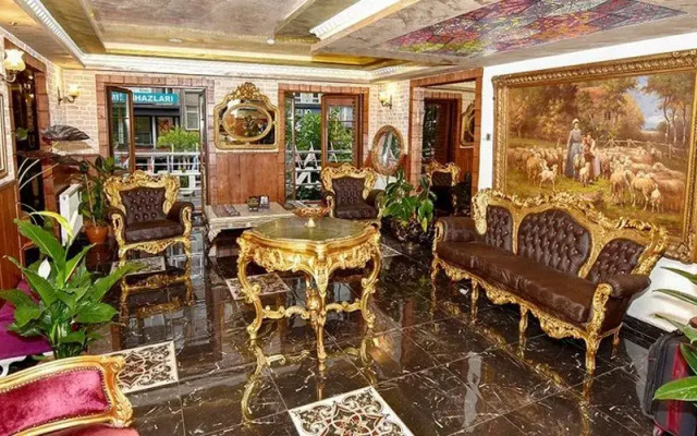 Royal Garden Suite and Hotel