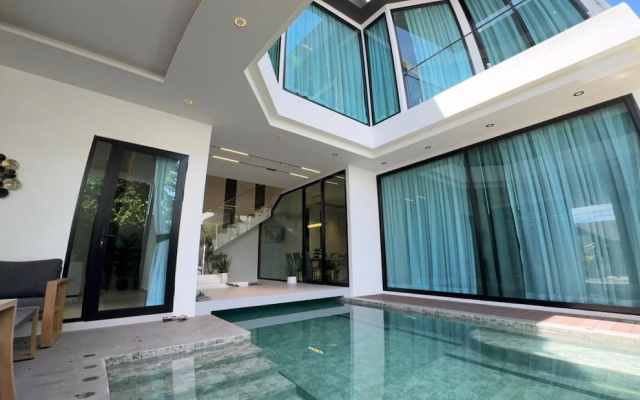 5-bed Luxury Villa Pool&jacuzzi 5 Min to Walkingst