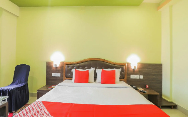 OYO 7583 Hotel Suraj Palace 1