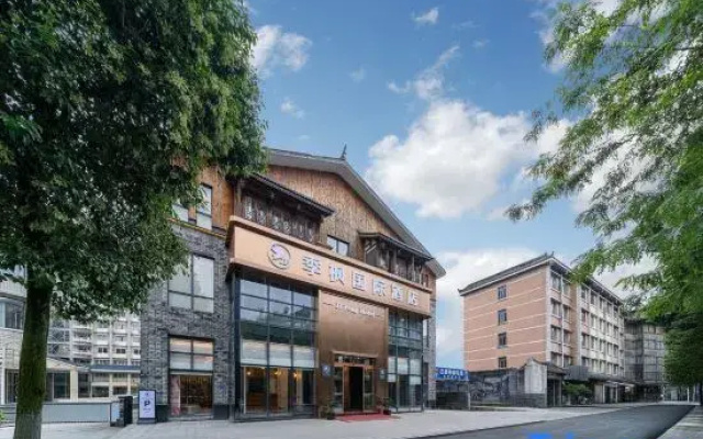 Jifeng International Hotel (Dujiangyan Irrigation Project Scenic Spot Nanqiao Branch)