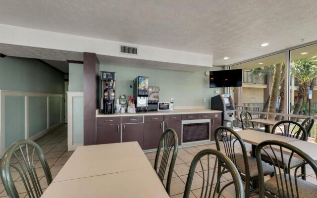 Ramada by Wyndham Panama City Beach / Beachfront
