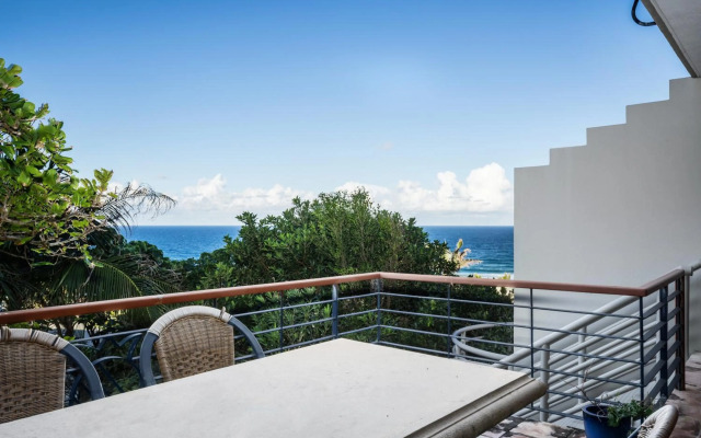 Tuscan inspired townhouse minutes from the beach