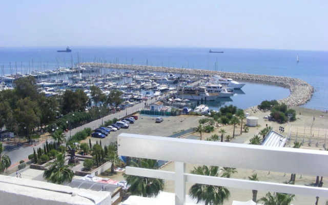 Sun Hall Beach Hotel Apts.