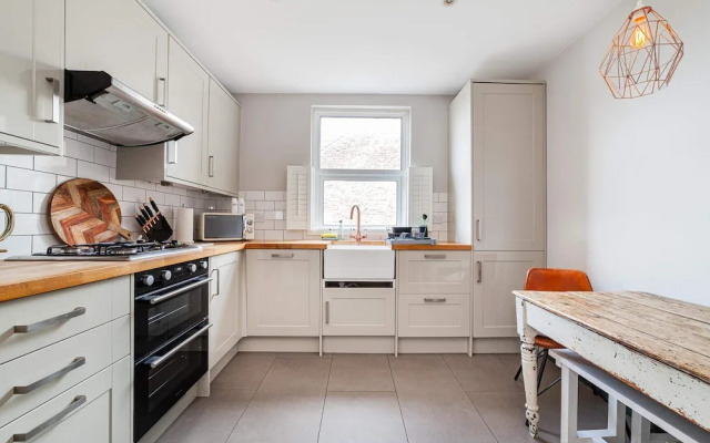 Colourful Southfields Charm