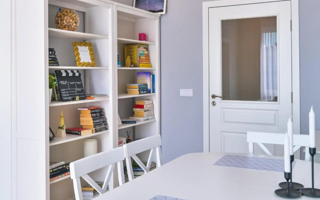 - The Blue Apartment - 1BD with Artistic Interior Design