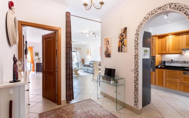 Great 2 bedroom apartment with communal pool