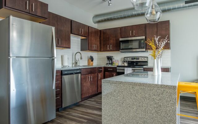 Sculpture Park Apts by Frondesk