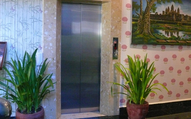 Parklane Hotel