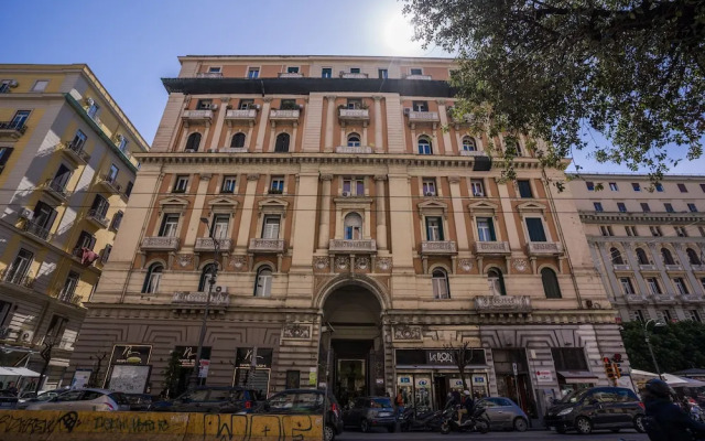 Pink Rose in Naples With 1 Bedrooms and 1 Bathrooms