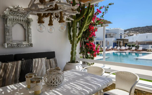 Phaedrus Living: Ornos Beach House Mykonos