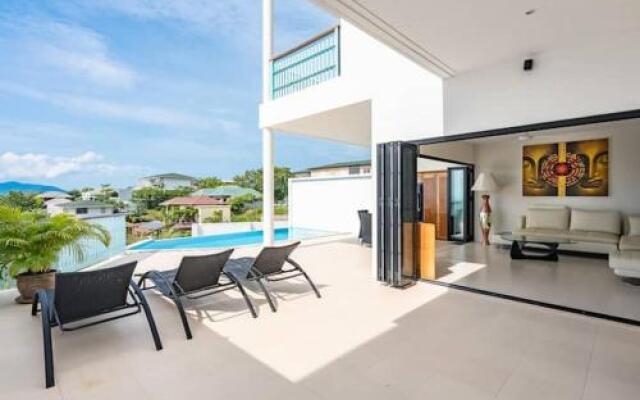 7 Bed Luxury Seaview Villas 5 mins beach