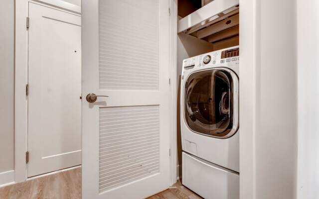 Global Luxury Suites at Harbor Point