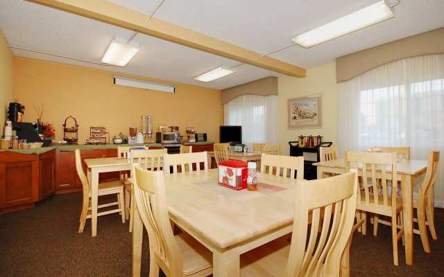 Studio 6 Corona, CA - West