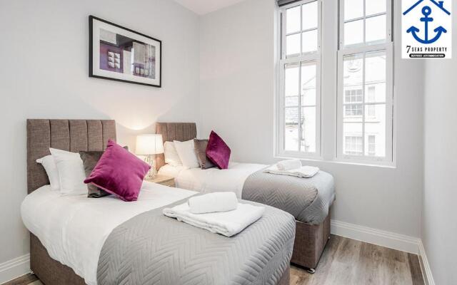 Luxury Apartment High Street Maidenhead w Parking