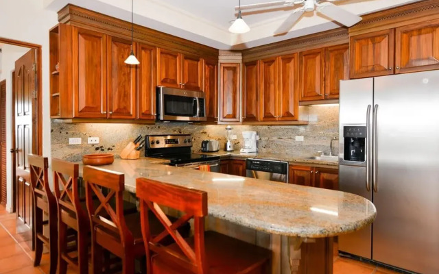 Spectacular - spacious unit in Flamingo in front of the beach