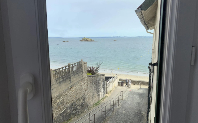 Duplex apartment in a prime seafront location, Treboul, Douarnenez