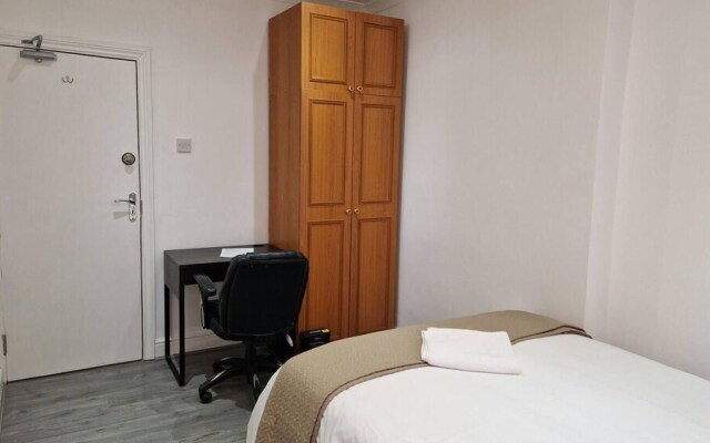 Captivating 2-bed Apartment in Ilford