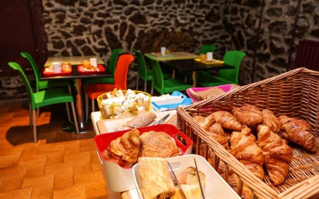 Le Montclair Montmartre by River Hostel