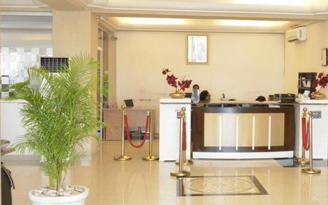 Best Western Plus Nobila Airport