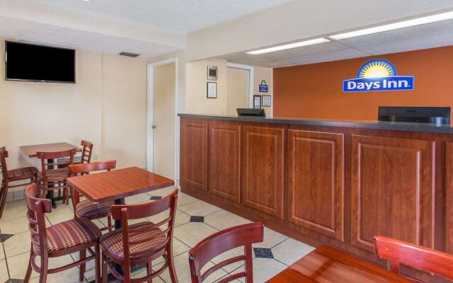 Days Inn by Wyndham Bradenton I-75