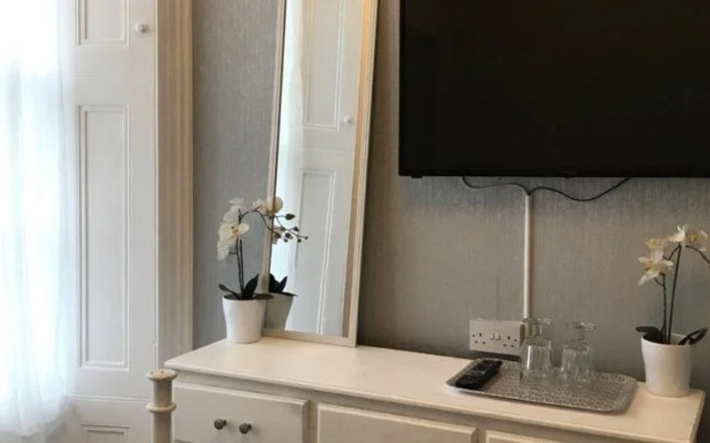 No 11B Boutique Rooms