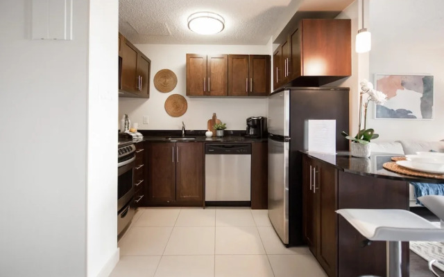 Luxury Downtown One Bedroom Suite