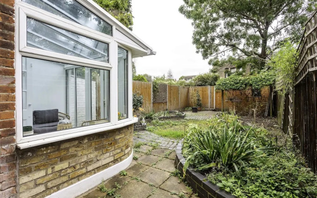 Terraced Edwardian House-poets' Corner