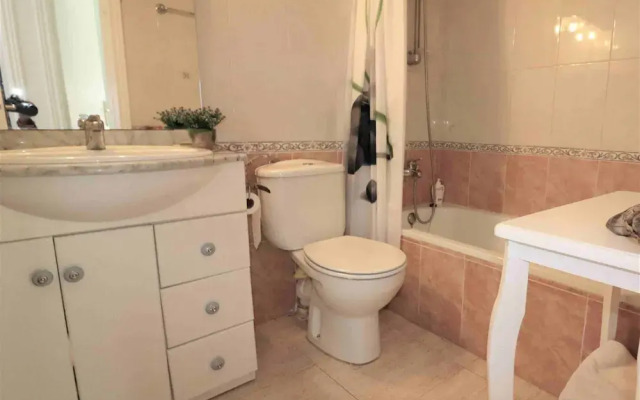 Spacious Apt. With Barbecue in Roses
