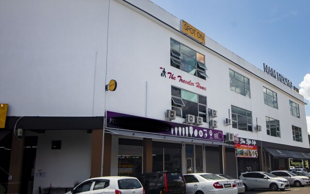 The Traveler Home by OYO Rooms