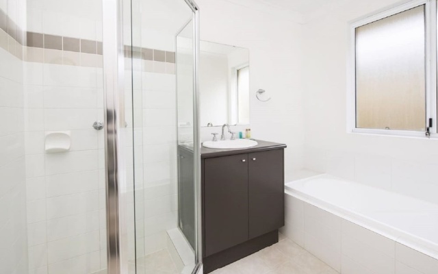 Coastal Cottage - U22 Cape View Resort – Bathroom – Busselton