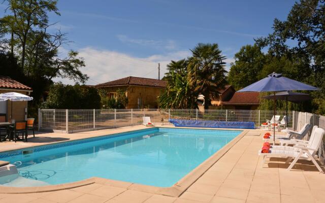 Traditional villa in Lias D'armagnac with pool