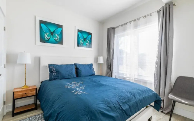 4BR 3BA Townhouse on Lake Ontario Free Parking Gym