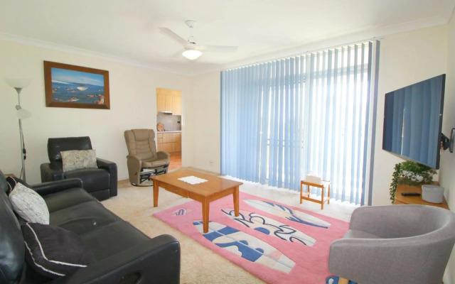 Main Stay 8, 1 Main Street