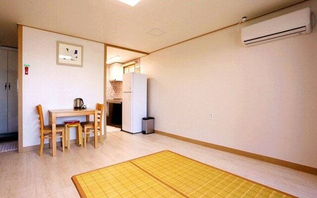 Tongyeong Cobalt Blue Pension