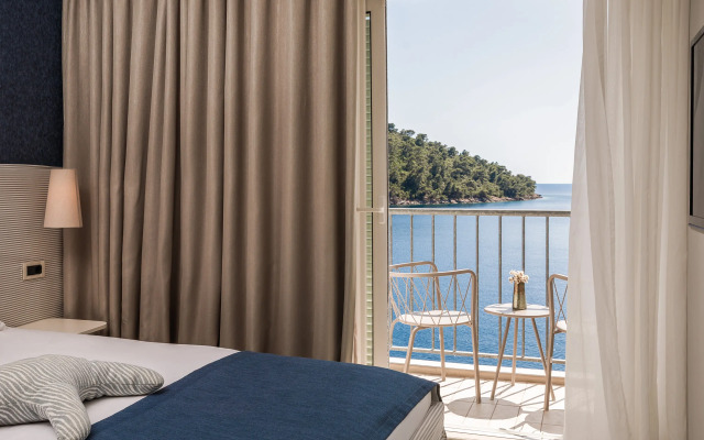 Hotel Feral – Все включено Light