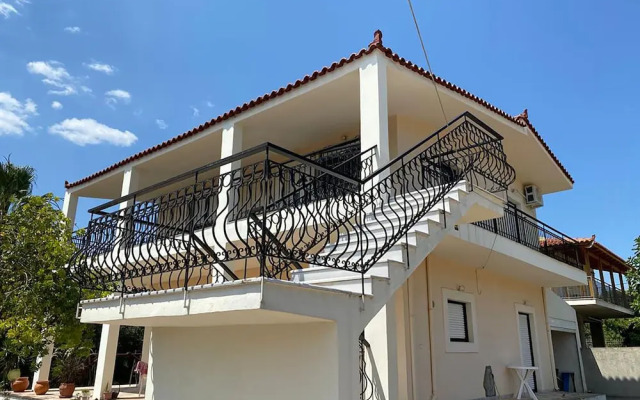 Cozy Home in Eretria