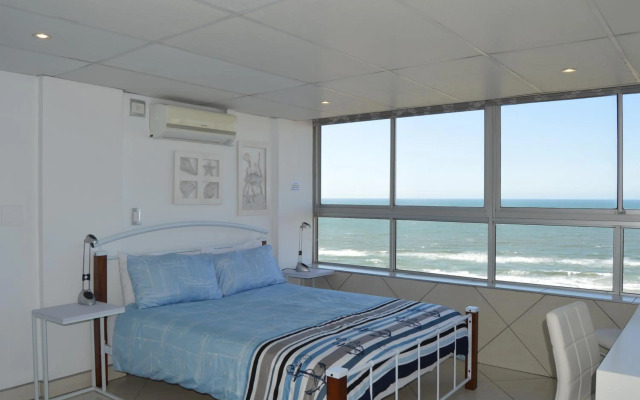 Accommodation Front - Classy 4 Sleeper with Ocean Views