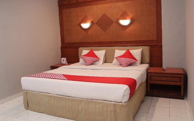 OYO 742 Mona Plaza Hotel