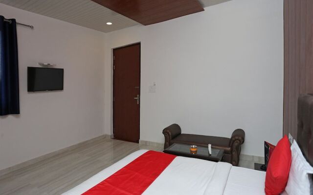 Oyo 15839 Hotel Queen Palace