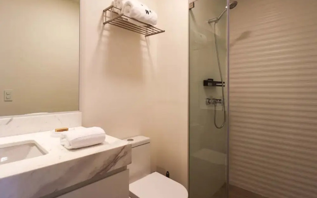 w Majestic 1BR Duplex in the Heart of Barranco