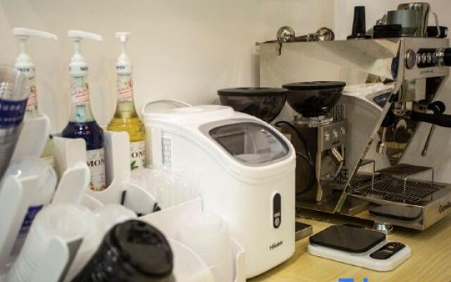 Shengsi Z·Encounter light luxury swimming pool resort