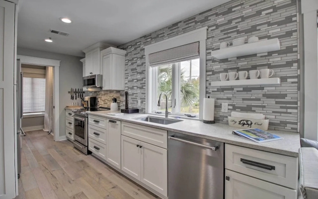 Pet-friendly Villa w/ Balcony in Bluffton!