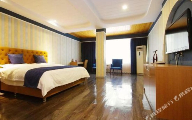 Yibin Rongzhou Holiday Hotel (Guanying Ancient Street)