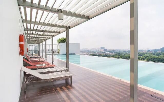 Suria Jelutong Cozy Studio by BeeStay