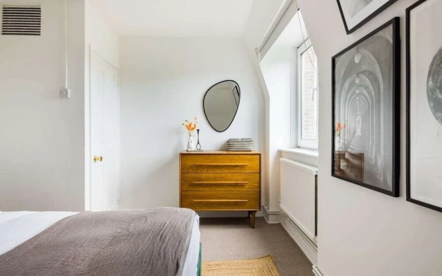 The Vauxhall Bolthole - Elegant and Bright 2bdr Flat