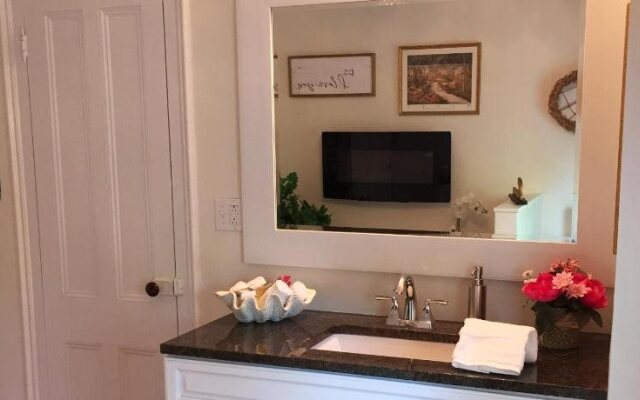 18 Vine Inn & Carriage House